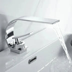 Mitigeur avec bec en cascade chromé