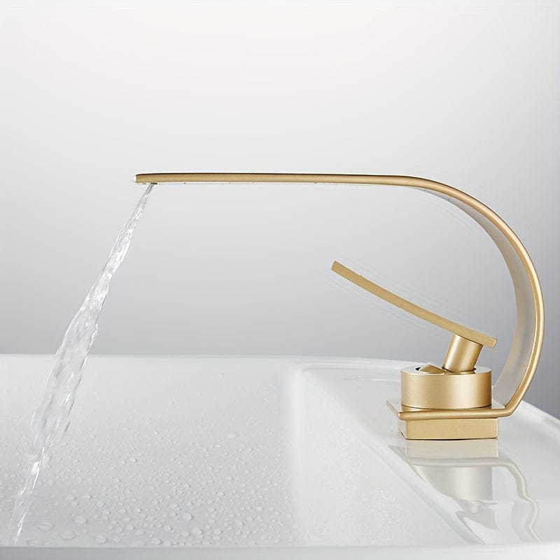 Mitigeur avec bec en cascade or brossé