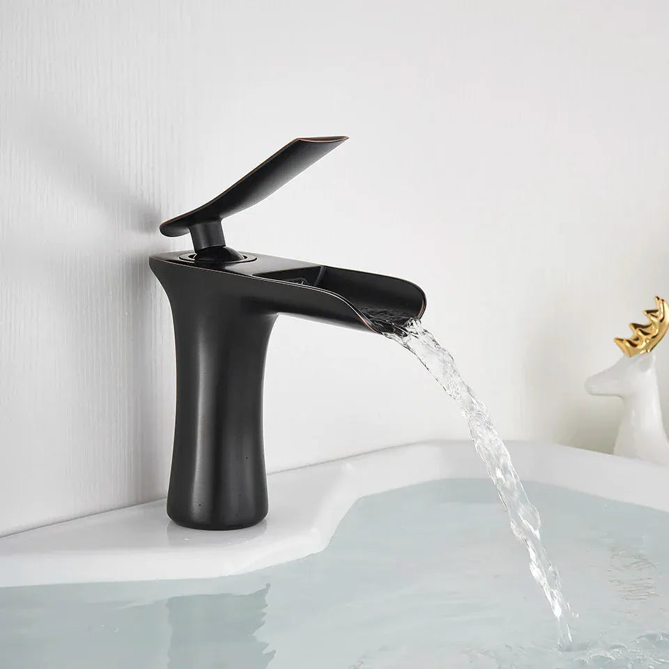 Mitigeur cascade de lavabo noir mat