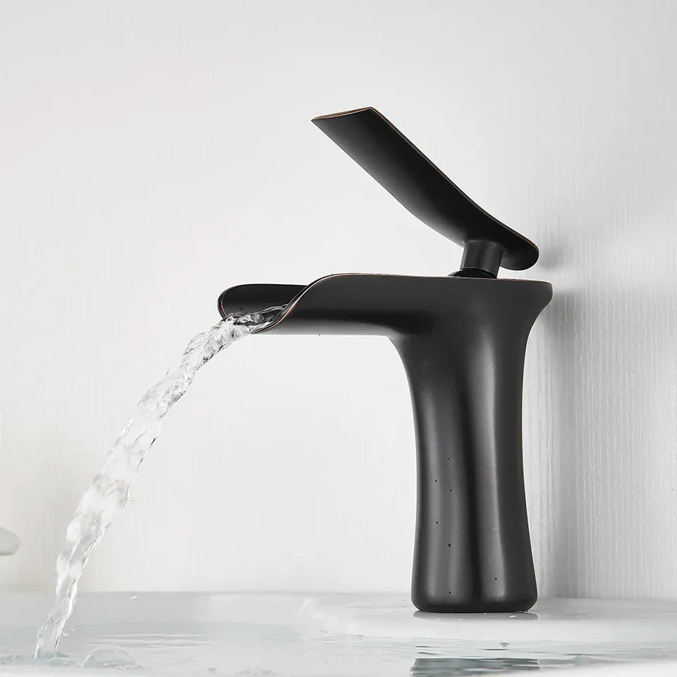 Mitigeur cascade de lavabo noir mat