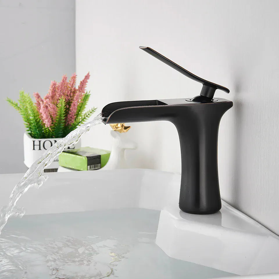 Mitigeur cascade de lavabo noir mat