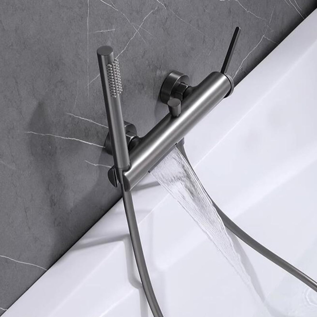 Mitigeur de baignoire cascade gris brossé