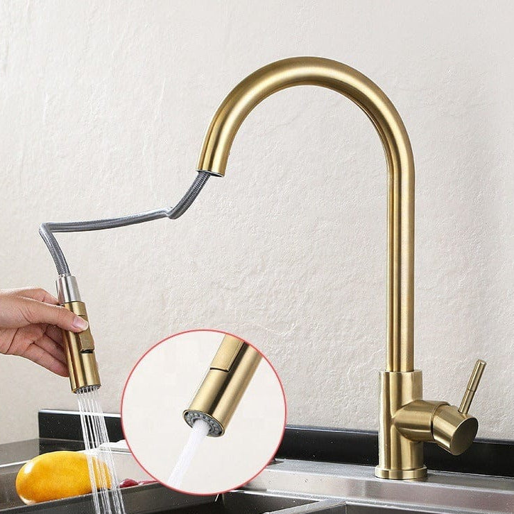 Mitigeur de cuisine avec douchette en or brossé