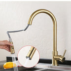 Mitigeur de cuisine avec douchette en or brossé