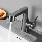 Mitigeur de cuisine en inox gris brossé