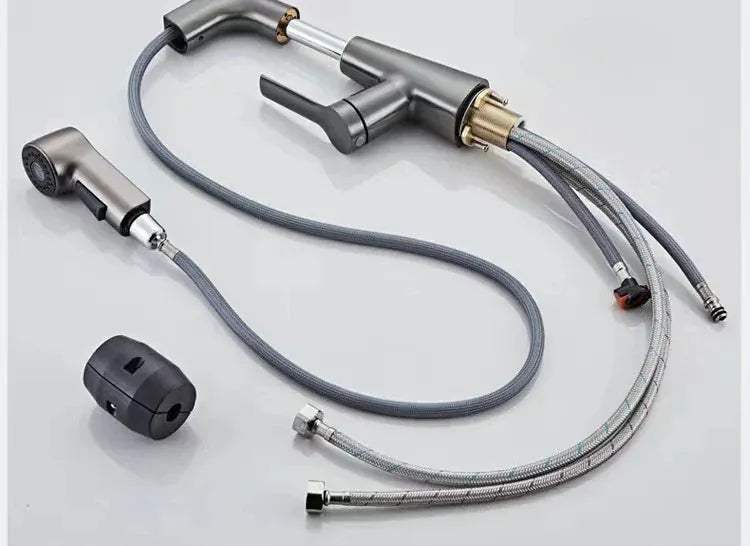 Mitigeur de cuisine en inox gris brossé