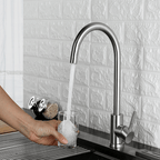 Mitigeur de cuisine moderne gris brossé