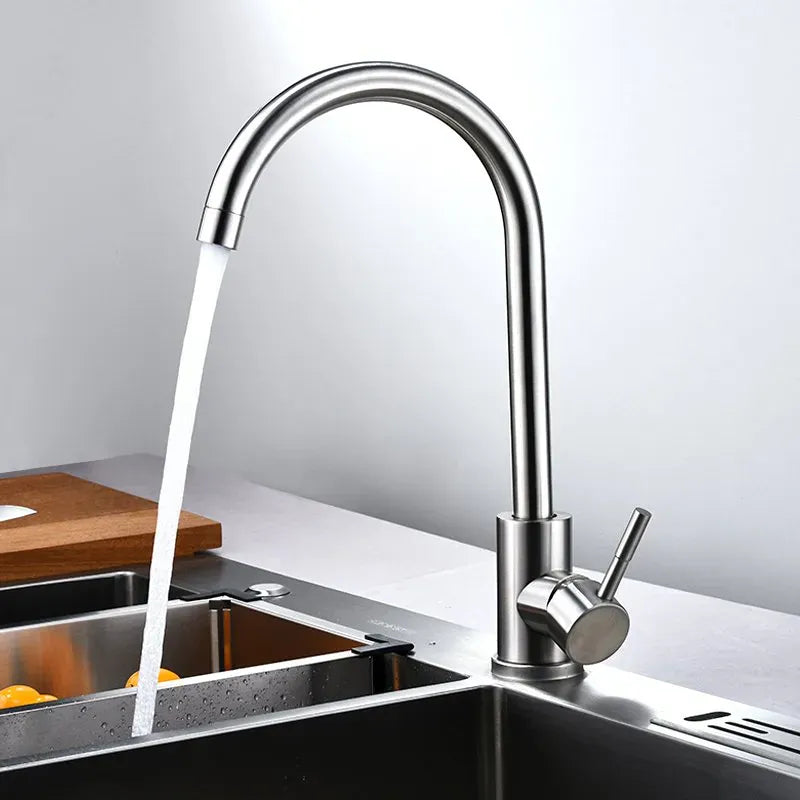 Mitigeur de cuisine moderne gris brossé