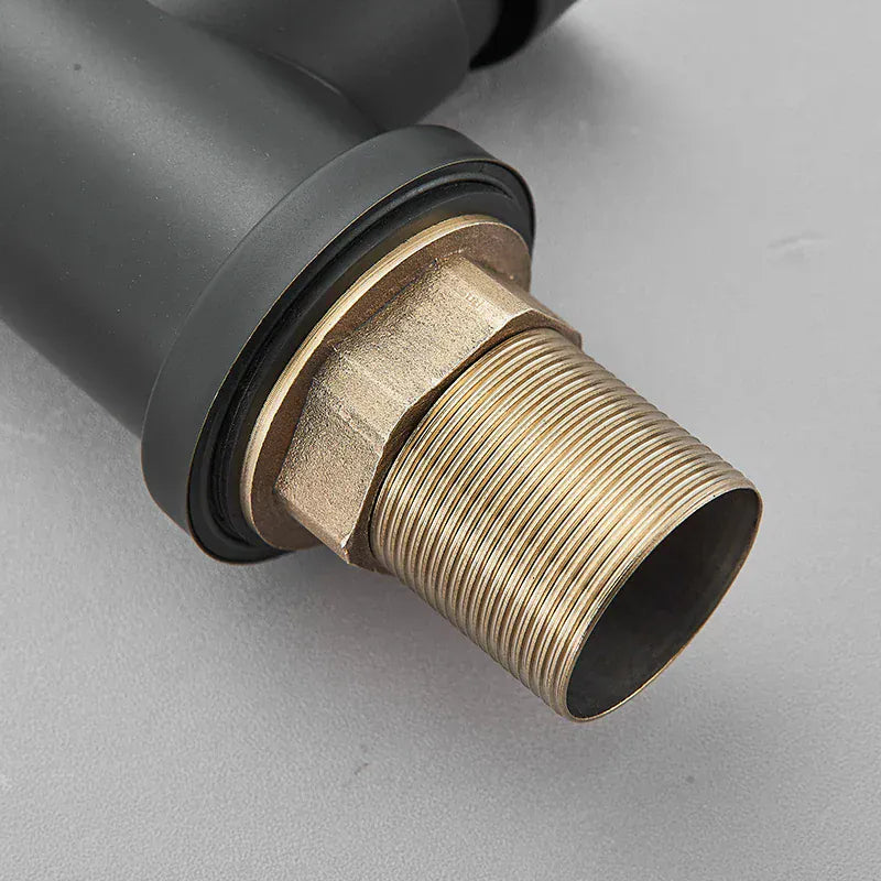 Mitigeur de cuisine moderne noir mat