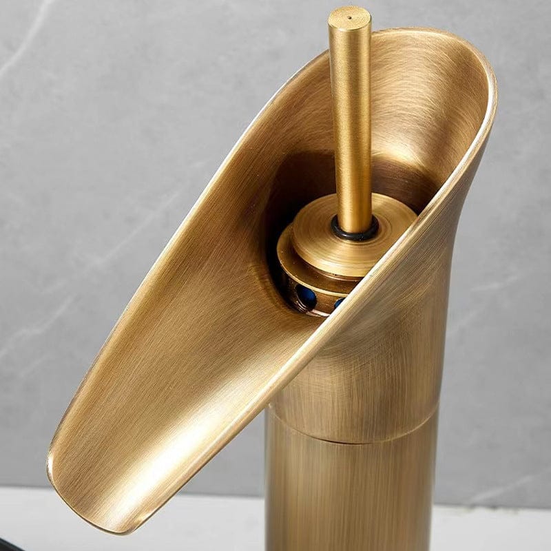 Mitigeur de lavabo cascade haut en or brossé