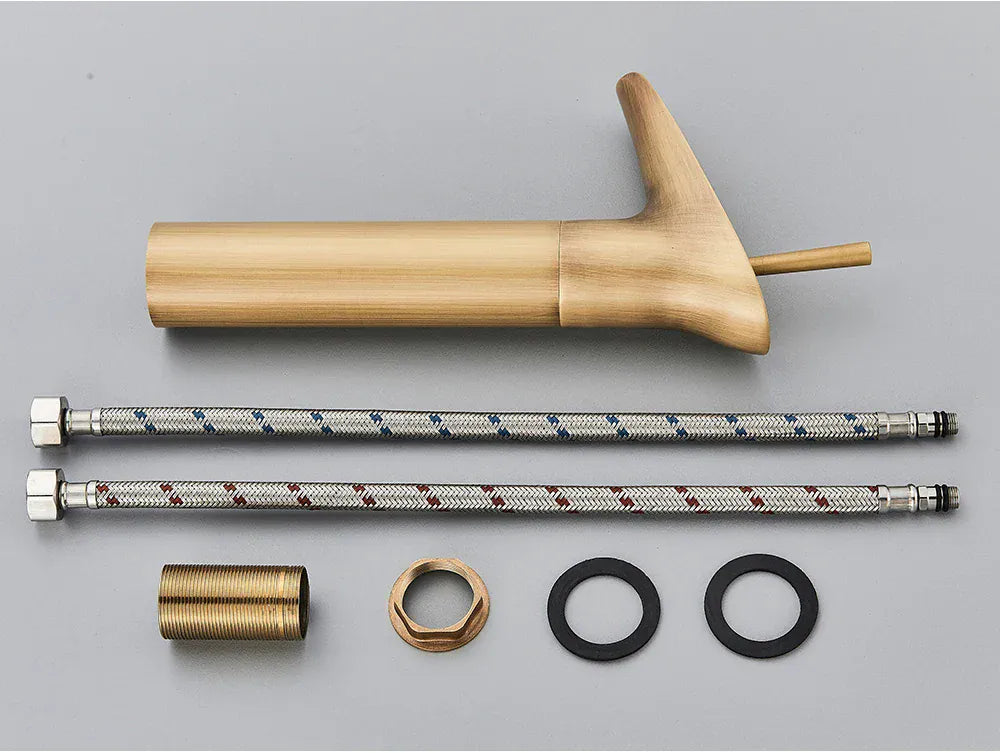 Mitigeur de lavabo cascade haut en or brossé