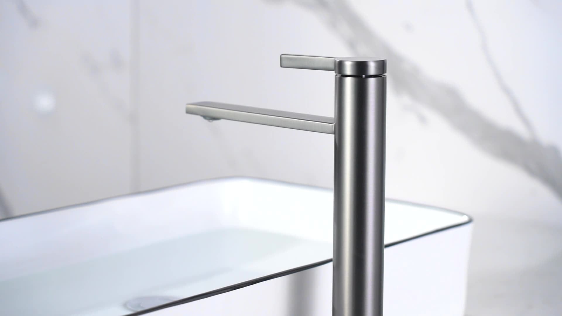 Mitigeur de lavabo de salle de bain gris brossé