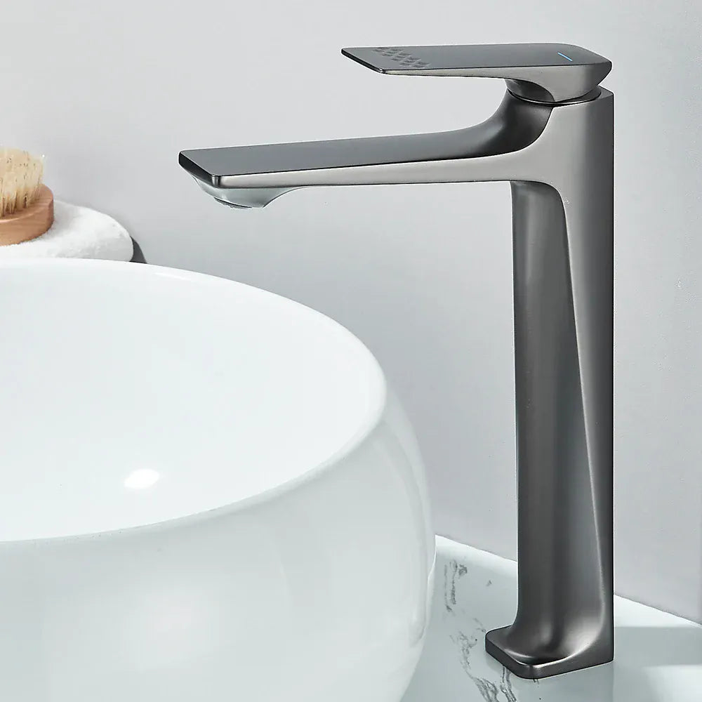Mitigeur de salle de bain gris brossé