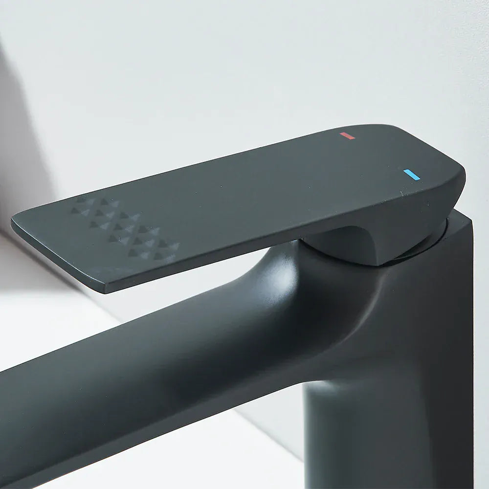 Mitigeur de salle de bain noir mat