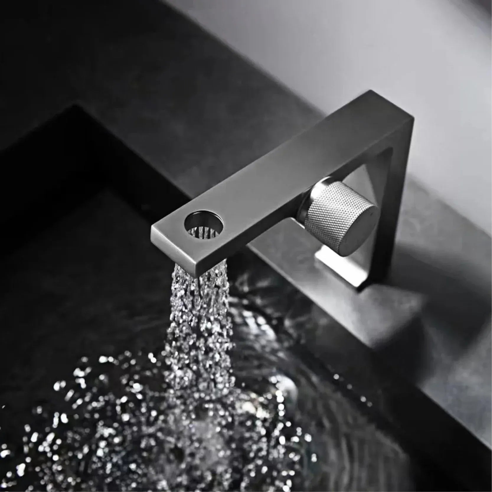 Mitigeur design pour lave main gris brossé