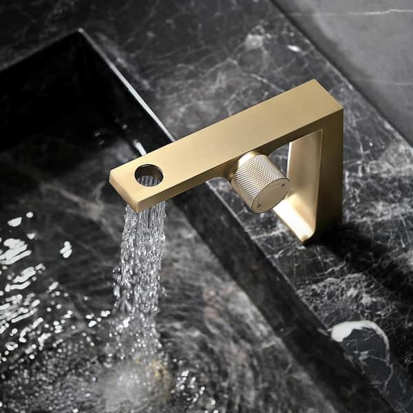 Mitigeur design pour lave main or brossé