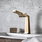 Mitigeur design pour lave main or brossé