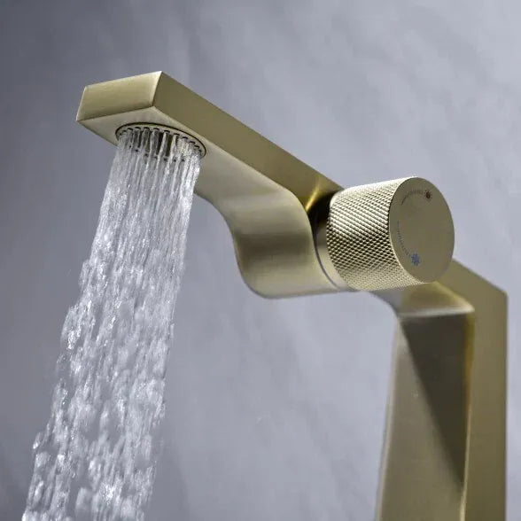 Mitigeur design pour lave main or brossé