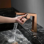 Mitigeur design pour lave main or rose brossé