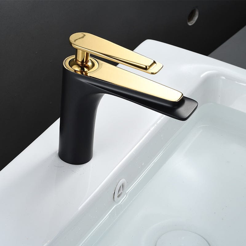 Mitigeur en or brossé noir