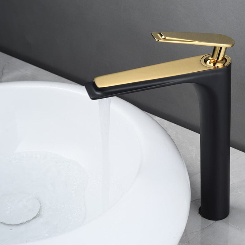 Mitigeur en or brossé noir