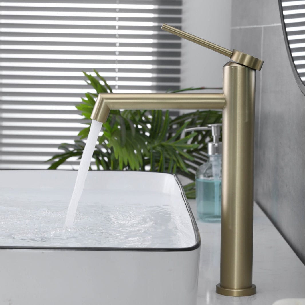 Mitigeur haut de lavabo en or brossé