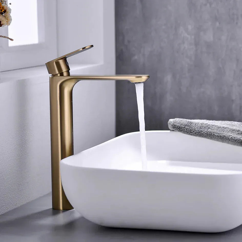 Mitigeur haut de salle de bain en or brossé