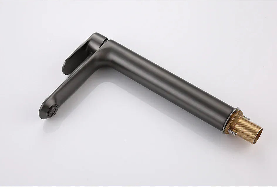 Mitigeur haut de salle de bain gris brossé