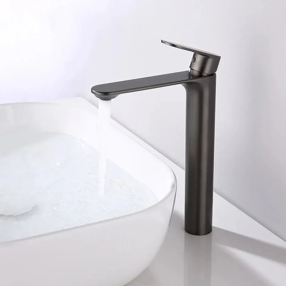 Mitigeur haut de salle de bain gris brossé