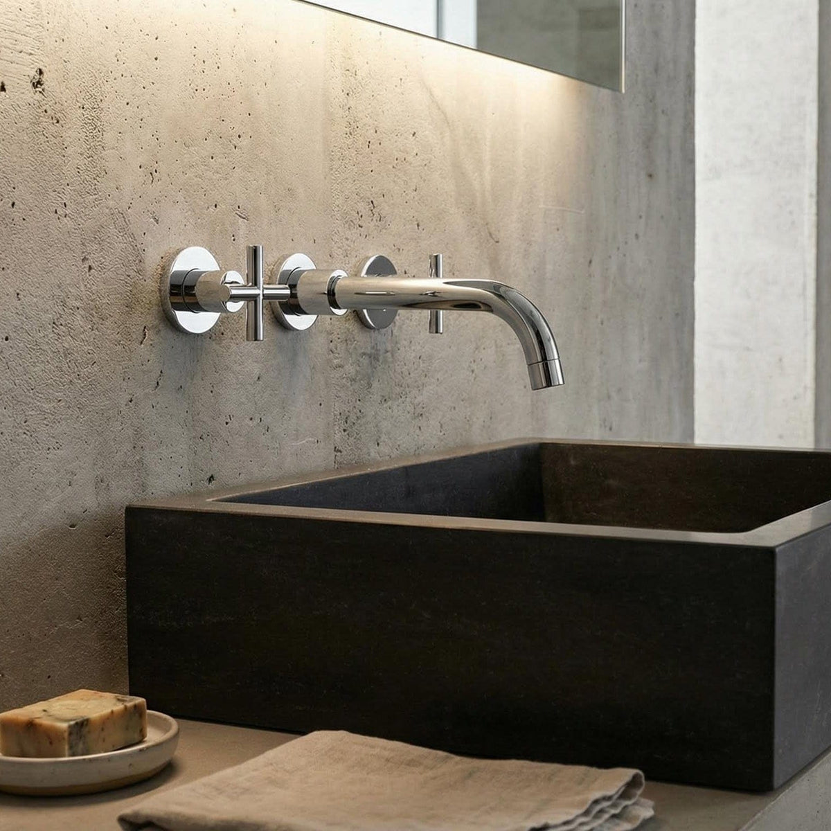 Robinet mural pour lavabo de salle de bain chromé